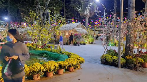 Huỳnh Hoa –
Dễ nhìn,Cao ráo 1m7, ngoại …..