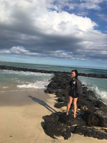 Thuy – Sống một mình không vướng …..h leo núi