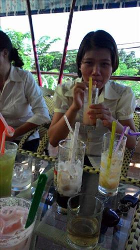 Noi bun giau kin –
Lịch sự, nhẹ nhàng, đô…..