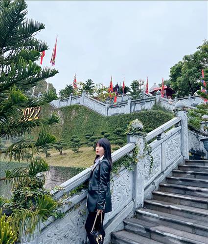 Diễm My –
biết lắng nghe và chia sẻ …..