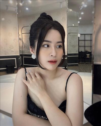 Huyền Trang –
tìm người vui vẻ chân thà…..