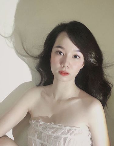 Thuỳ Nhi – Khi bạn nói chuyện với tôi ….. về tôi