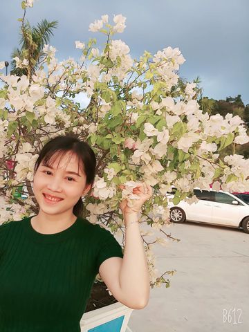 Hồng thu – Nói chuyện nhỏ nhẹ,vui vẻ,hòa đồng..