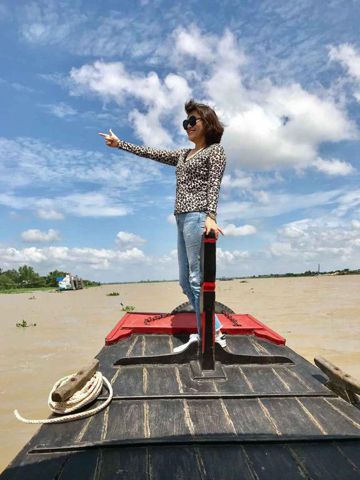 Tuyen Phan – Nữ U50; sống đơn giản, có ….. đi chùa