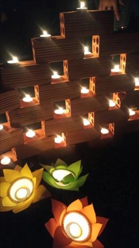 Hang Hong –
Mot dong cam de tam su           …..