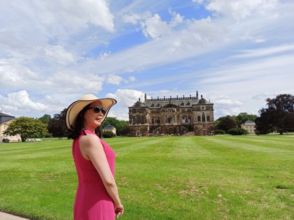 Hoa Mùa Hạ – Sống mộc mạc chân thành