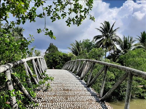 An Ha –
Chân thành, nghiêm túc và bi…..