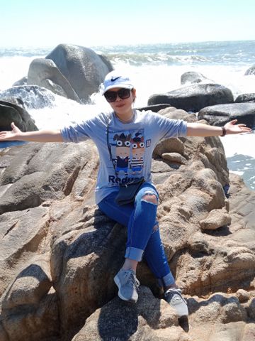 Hoang – vui ve, hoa đồng