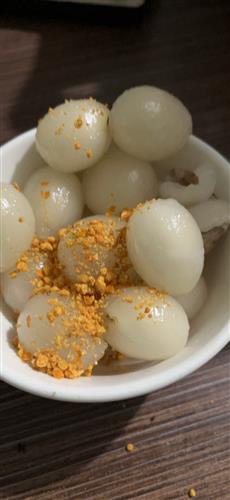 Bé cận  –
Tìm cái gì thuộc về minh  …..