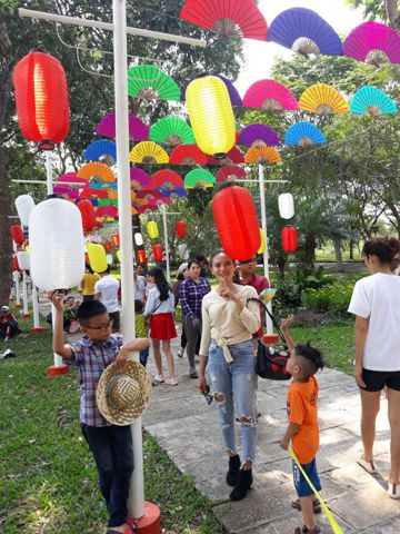 Yard – Đọc thân. Đang là mẹ đơn than.,