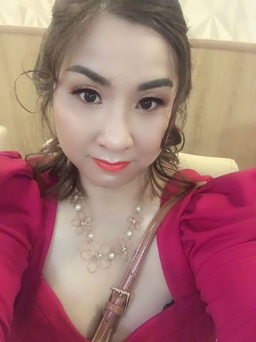 Thy – Vui ve , hoa dong, chung thuy