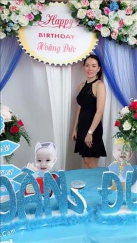 Vi –
Tim một người vui ve thật …..