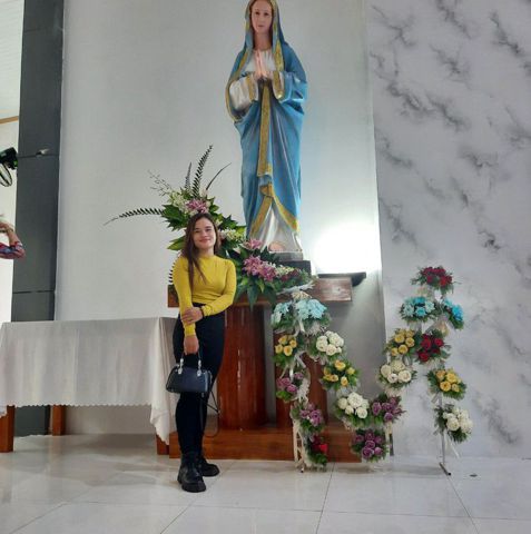 Đinh anh – Là 1 nguoi noi tam .nhung rat tinh cam de song.