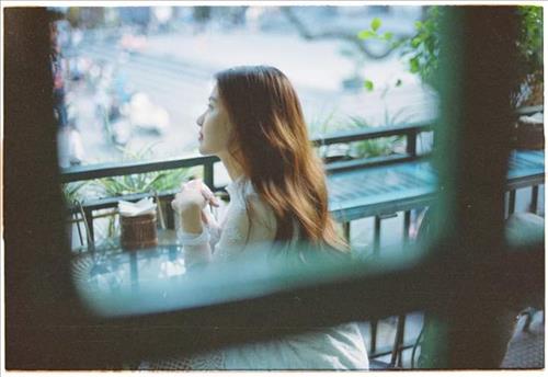 Mắt đen –
Tử tế, có nhân sinh quan ph…..