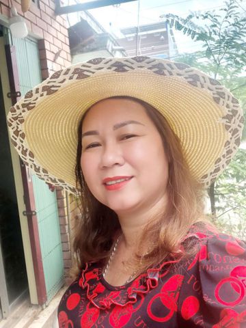 Nguyễn Thị Xê Ry – Thích nghe kinh , vui tính , hòa đồng