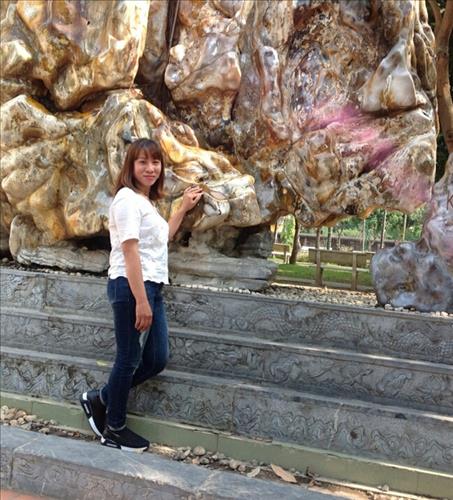 Hương Hoàng –
Co hoc thuc, hieu biet ,chan than…..