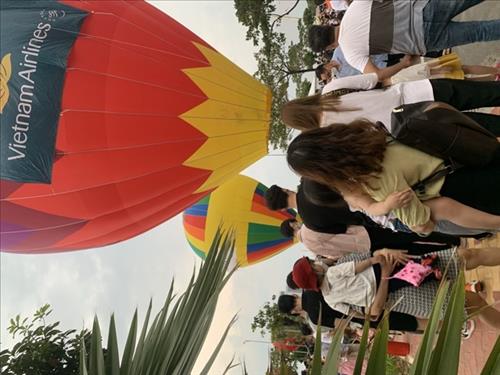 Hoa dong tien –
Người đàn ông ấm áp, đi…..