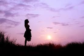 Hương –
Một  người bên tôi đến …..